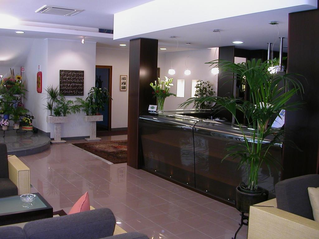 Hotel Miramare كاوْرلي المظهر الخارجي الصورة
